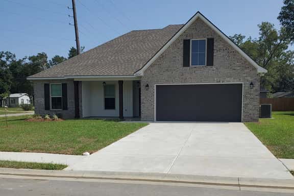 Cozy Home on Commission Road! - Image 1