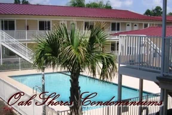 Oak Shores 155 | First Floor Unit, Just a Short Walk to the Beach! - Image 1