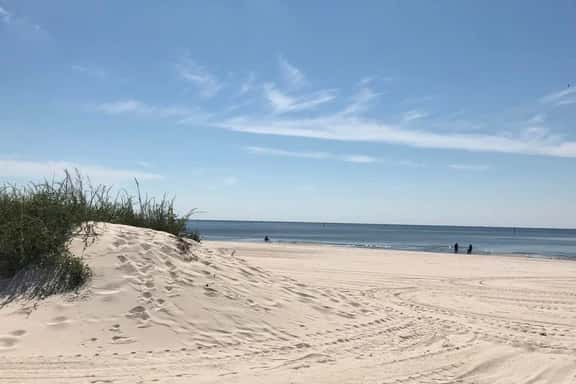 Oak Shores 166 | Just a Short Walk to the Beach! - Image 1