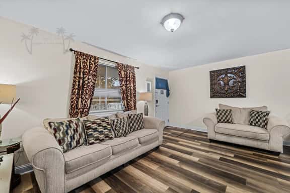 Oak Shores 129 | Just a Short Walk to the Beach! - Image 1
