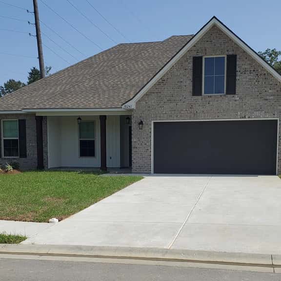 Cozy Home on Commission Road! - Image 1