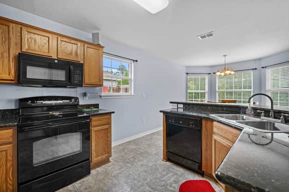 Cozy Home on Jessica Drive! - Image 3