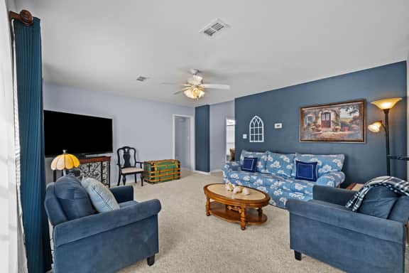 Cozy Home on Jessica Drive! - Image 4