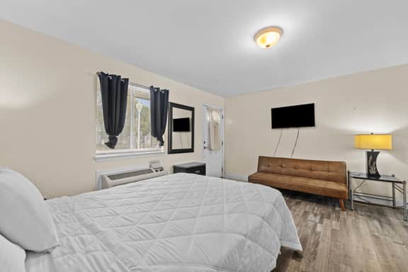 Oak Shores Studio 13 | Just a Short Walk to the Beach! - Image 2