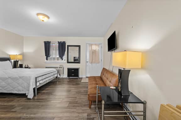 Oak Shores Studio 13 | Just a Short Walk to the Beach! - Image 4