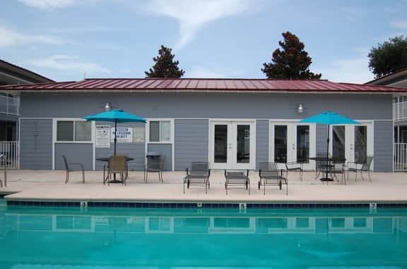 Oak Shores 155 | First Floor Unit, Just a Short Walk to the Beach! - Image 3