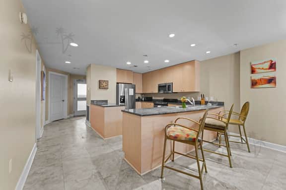 Sea Breeze 610 | Beautiful Beachside Condo! - Image 4
